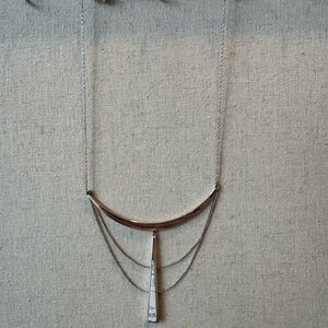 EUC Stella & Dot Elegant Collared Silver Necklace with White Pendant